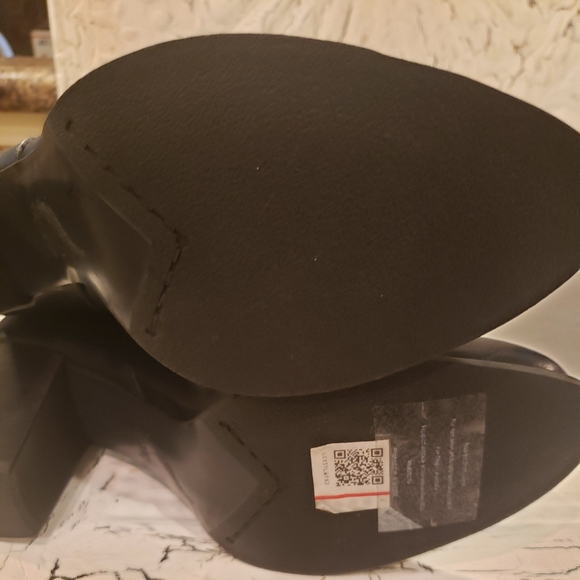 Ugg Ava exposed shearling Boots - Picture 7 of 9